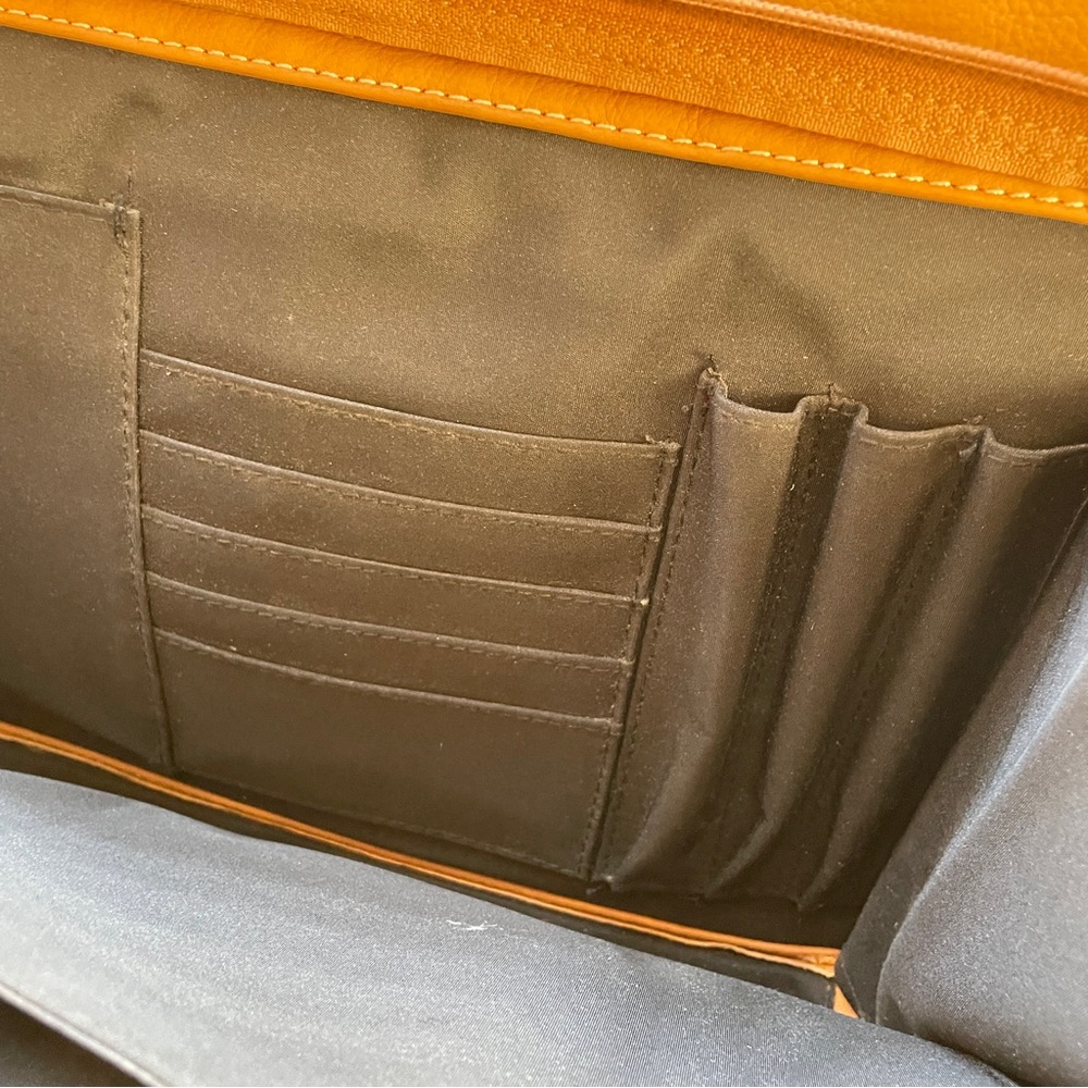 Vintage leather shoulder bag tan computer tablet bag - Picture 4 of 12